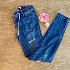 High waisted ripped jeans